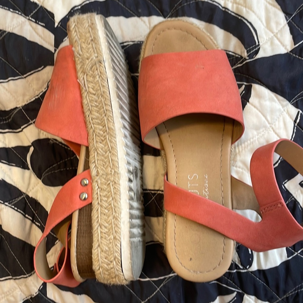 Coral platform shoes